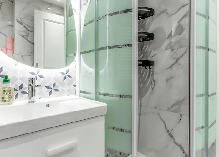 公寓 Cozy Near The 昂蒂布